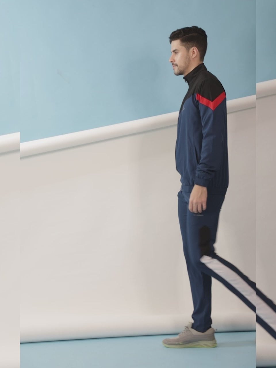 Men's Athletic Jacket with Breathable Mesh Lining for Ultimate Performance