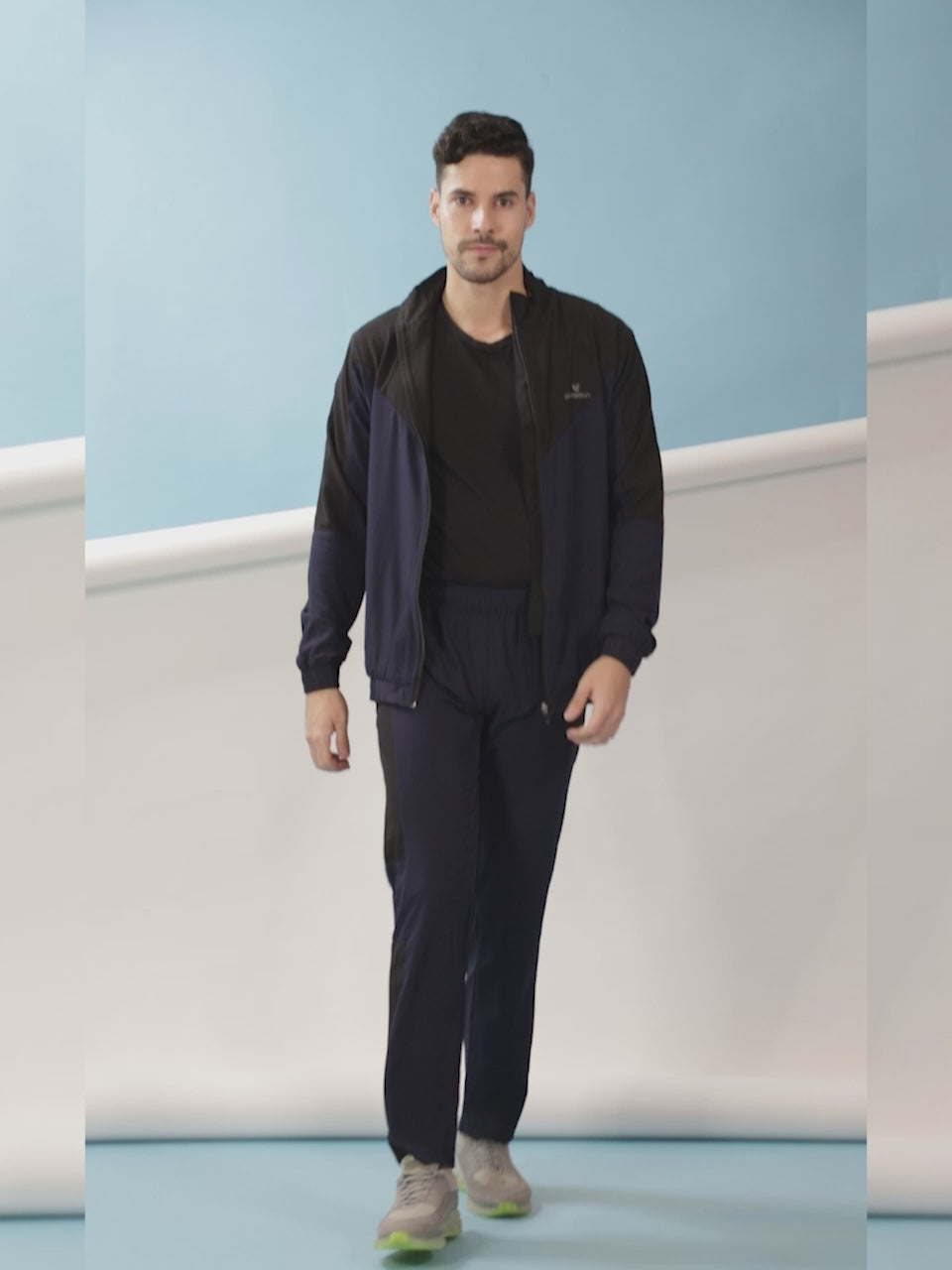 Men's Athletic Tracksuit with Breathable Mesh Lining for Comfort and Performance